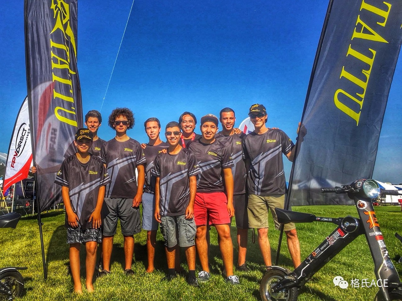 無(wú)人機(jī)比賽選手合影 無(wú)人機(jī)比賽選手合影