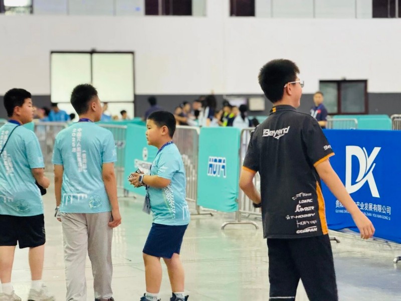 中國(guó)無(wú)人機(jī)足球聯(lián)賽貴陽(yáng)精彩瞬間